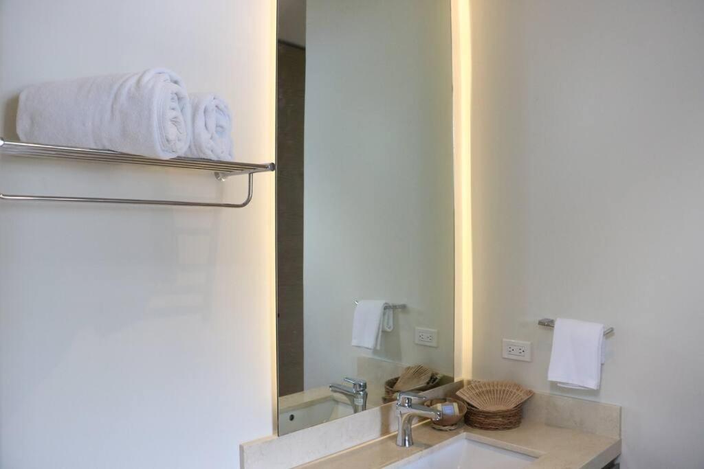 Brand New Condo With Rooftop Pool كوزوميل المظهر الخارجي الصورة